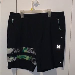 Hurley short size M for men